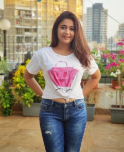 Poonam Bajwa Instagram - #riseandshine☀️#morningworld 🖤🖤📸📸@hairstylebynisha