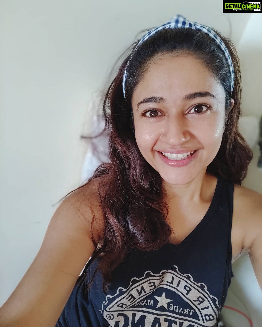 Poonam Bajwa Instagram - ๐๐ฆโกโ๏ธ#eveningmagicintheskies #weathergodsaresmiling#๐ซ๐ซ๐
๐๐๐ฆ๐ฆ