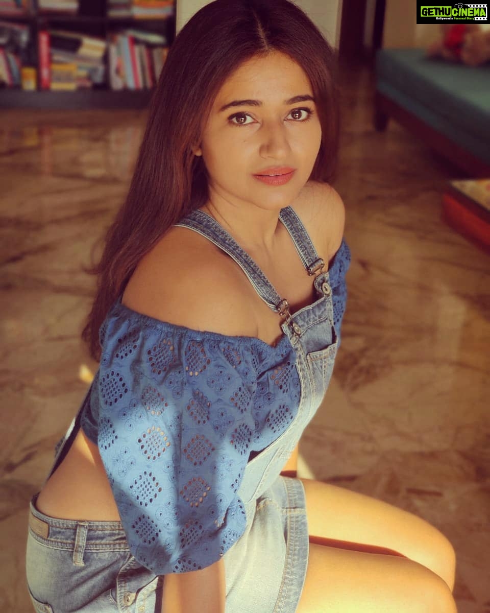Poonam Bajwa Instagram - #iseeyou# 📸📸@hairstylebynisha