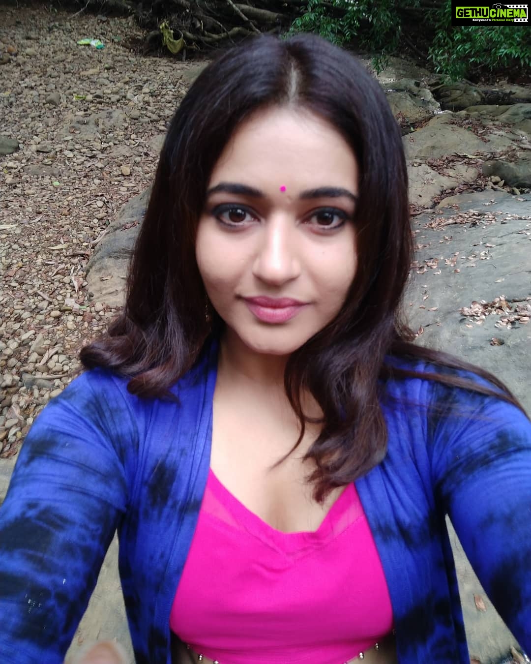 Poonam Bajwa Instagram - #goodmorning🌞#shootmodeon keraladiaries🌴#godsowncountry