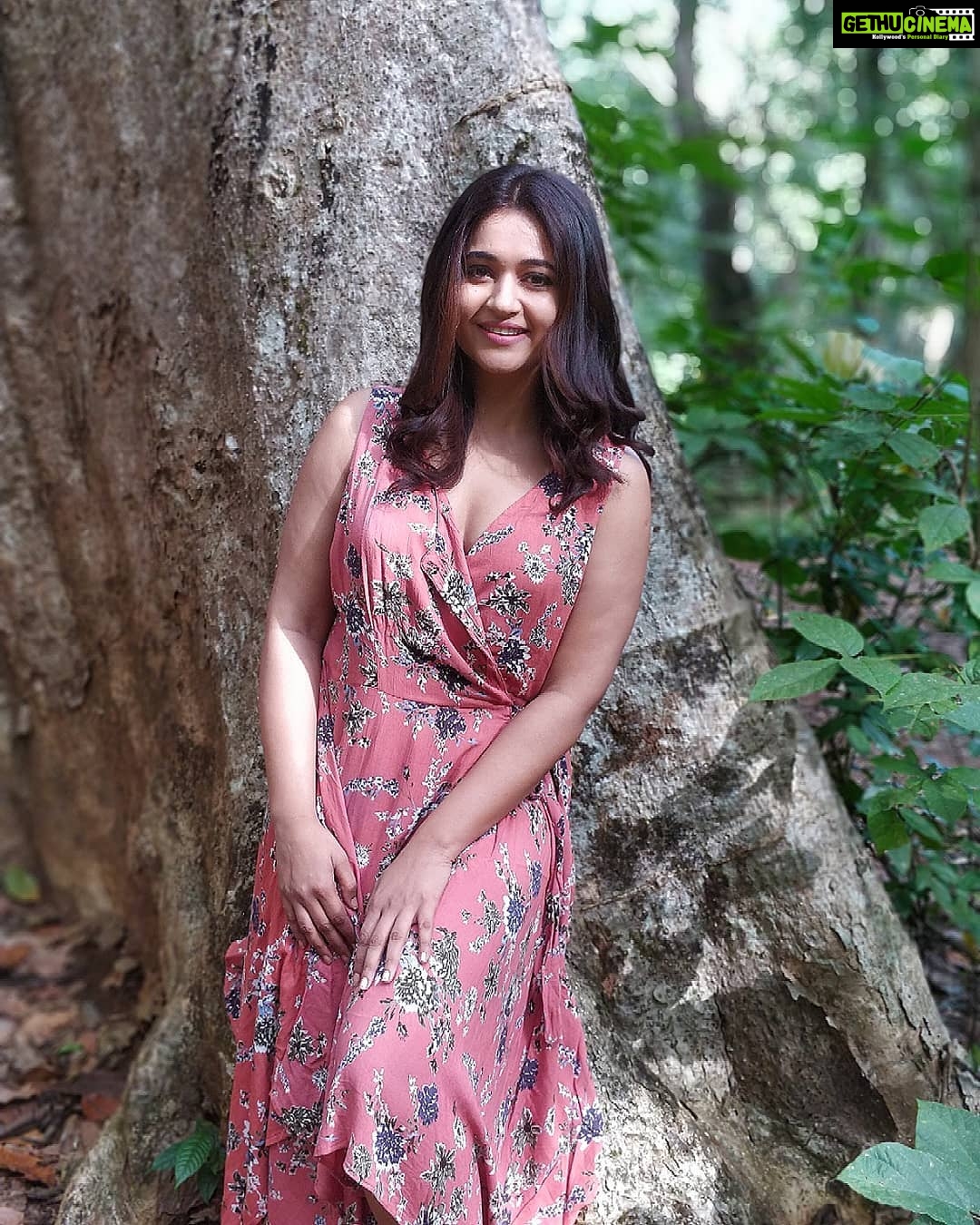 Poonam Bajwa Instagram - #trunkoftree# 📸📸@hairstylebynisha