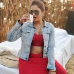 Poonam Bajwa Instagram - @hairstylebynisha clicked me before i could pose