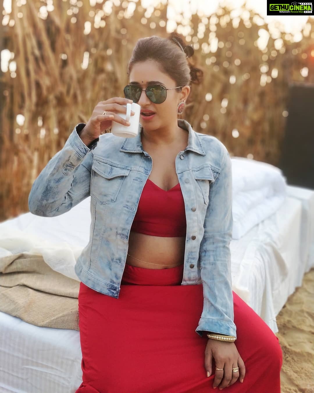 Poonam Bajwa Instagram - @hairstylebynisha clicked me before i could pose
