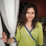 Poonam Bajwa Instagram - #goodmorning🌞#lovelightpeacetoall