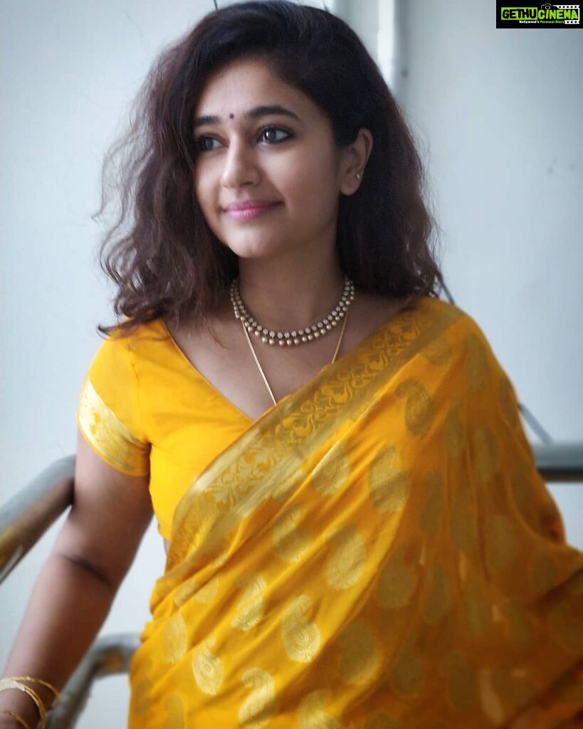 Actress Poonam Bajwa HD Photos and Wallpapers January 2020 - Gethu Cinema
