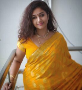 Poonam Bajwa Instagram - #yellove#💛💛💛💛