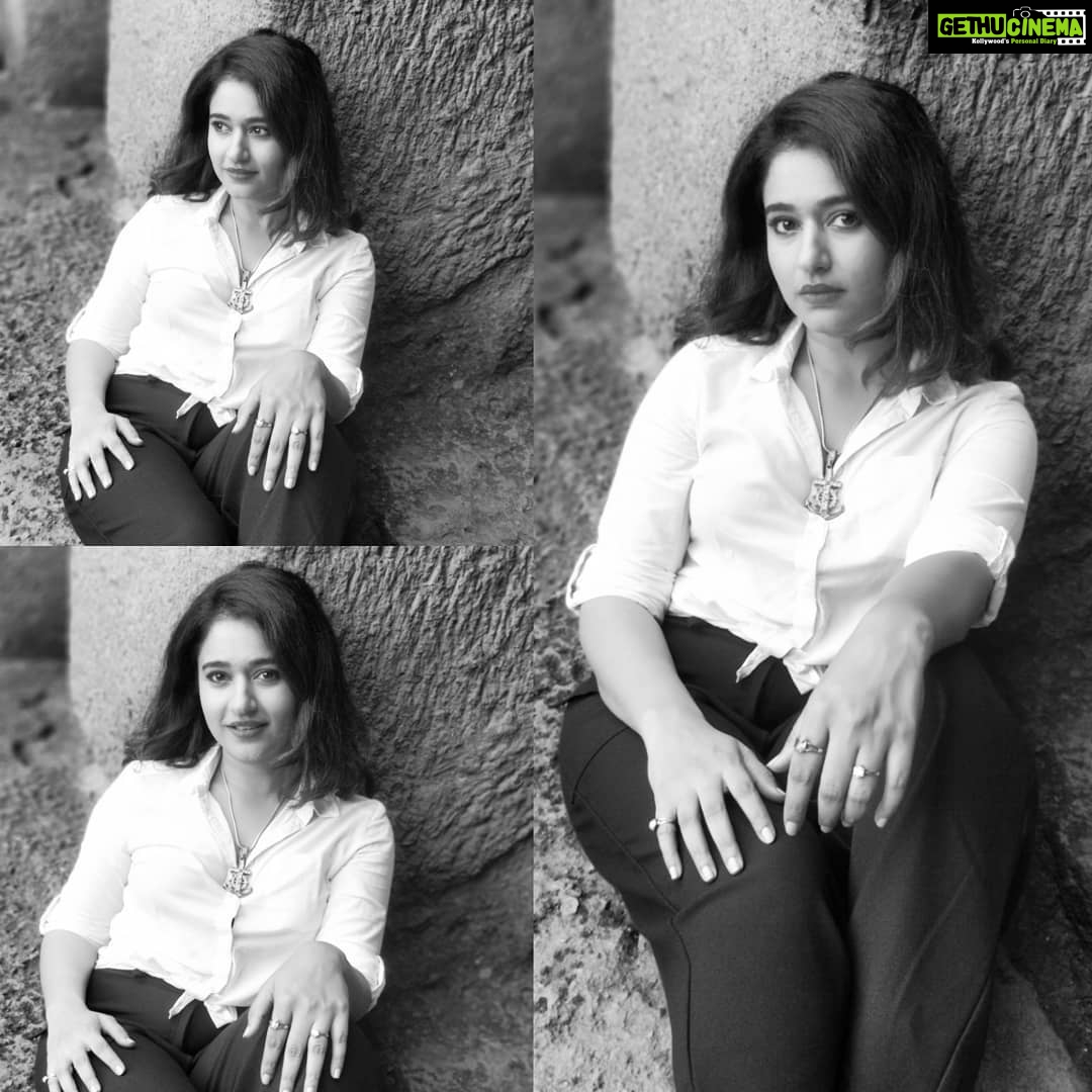 Poonam Bajwa Instagram - #blackwhiteromance🖤 📸📸@hairstylebynisha
