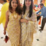 Poonam Bajwa Instagram - With @deepikabajwa ..🙈🙉🙊When your sis and you ,having no clue,arrive from different cities wearing similar outfits !! #wedidntplanthis #twinningiswinning#decemberweddings❤️#