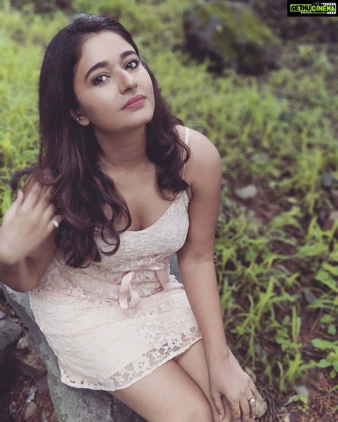 Poonam Bajwa Instagram - #wednesdaymood # 📸📸@hairstylebynisha