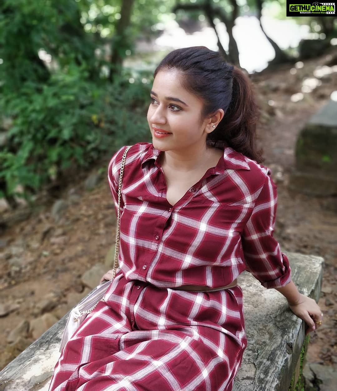 Poonam Bajwa Instagram - #thelookaway # . . 📸📸📸@hairstylebynisha