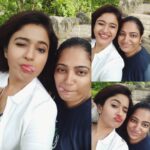 Poonam Bajwa Instagram - #posersforlife with @hairstylebynisha !