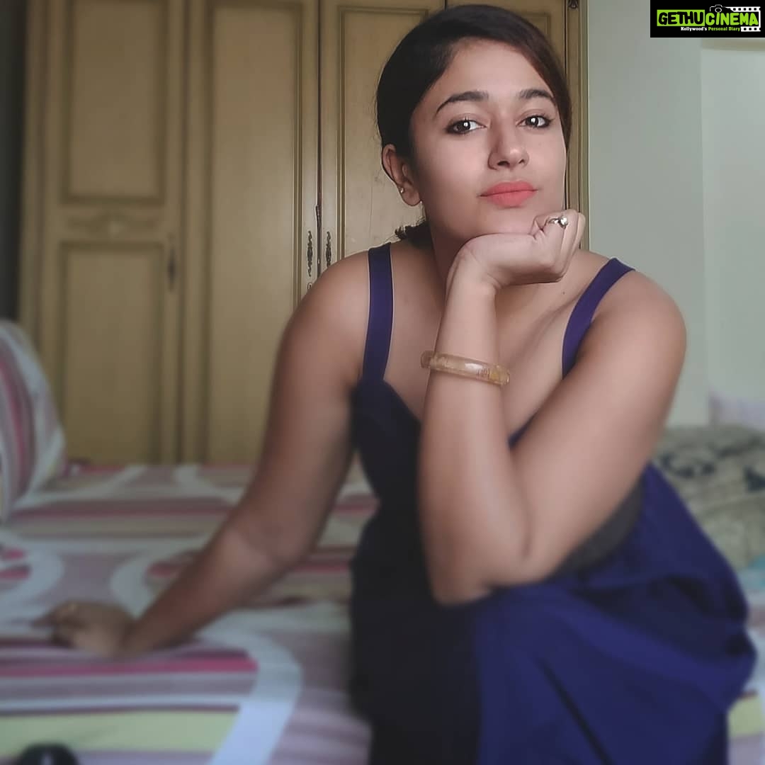 Poonam Bajwa Instagram - #tellmeeverything#iamlistening 🖤