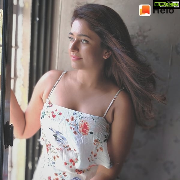 Poonam Bajwa Instagram - Hi! Let's say helo on helo ❤ @helo_indiaofficial http://m.helo-app.com/al/vwFRymS