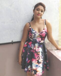 Poonam Bajwa Instagram - 💜💜💜