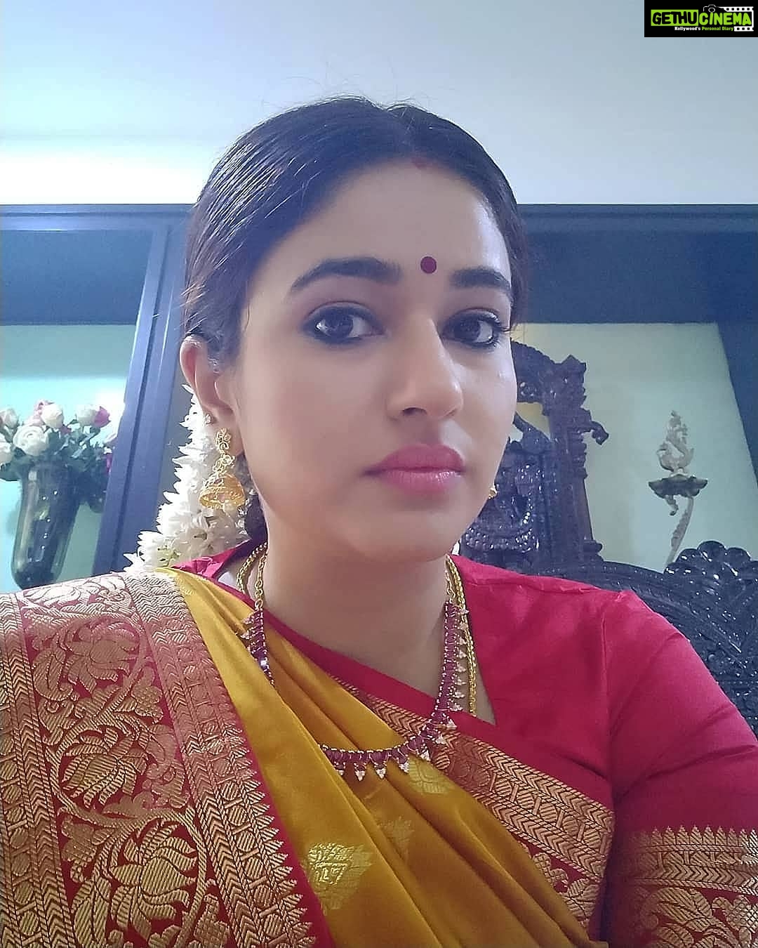 Poonam Bajwa Instagram - #myseriousfacethough#