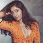 Poonam Bajwa Instagram - Helo friends thank you so much for the love and support!! We are a family of three lacs and let's keep counting. Follow me on Helo for more exclusive updates - http://m.helo-app.com/al/vwFRymS. @helo_indiaofficial.