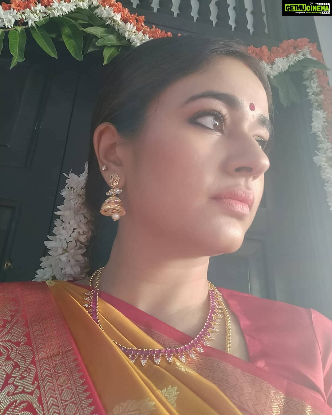 Poonam Bajwa Instagram - #myseriousfacethough#