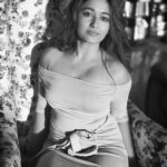 Poonam Bajwa Instagram - #blackandwhite . . . 📸📸@hairstylebynisha