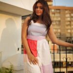 Poonam Bajwa Instagram - #codesunnyday😀#warmsummerdays☀️ . . . 📸📸@hairstylebynisha