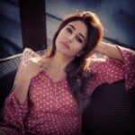 Poonam Bajwa Instagram - #whenilookatyou#whenilookaway 📸📸@hairstylebynisha