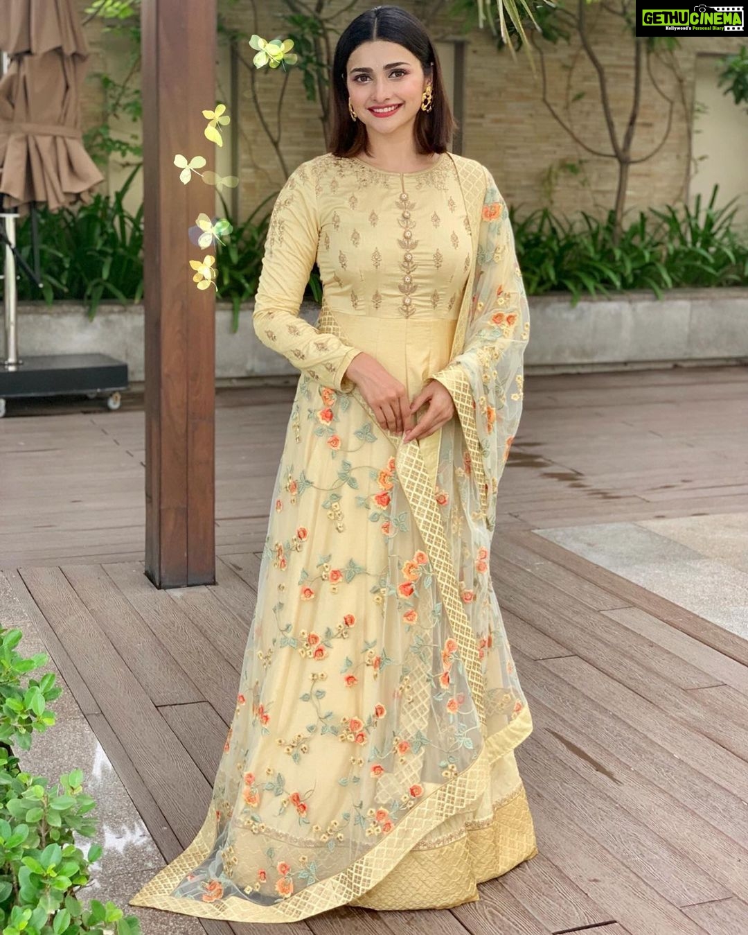 Prachi Deasi Instagram - In my effortlessly beautiful @vinay_fashion_llp ๐๐งก Thank you #Faridabad #TheLiveCouture you were wonderful ๐