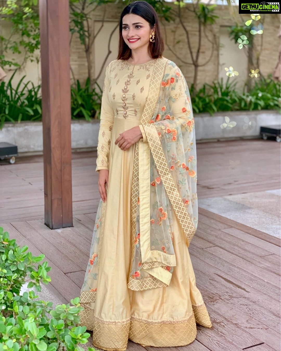 Prachi Deasi Instagram - In my effortlessly beautiful @vinay_fashion_llp ๐๐งก Thank you #Faridabad #TheLiveCouture you were wonderful ๐