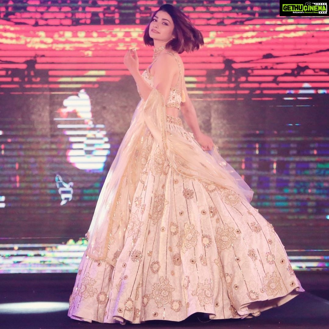 Prachi Deasi Instagram - ⚡️ #IFLCDUBAI2019 #Dubai #showstopper #fashion #2019 Al Habtoor Polo Resort & Club