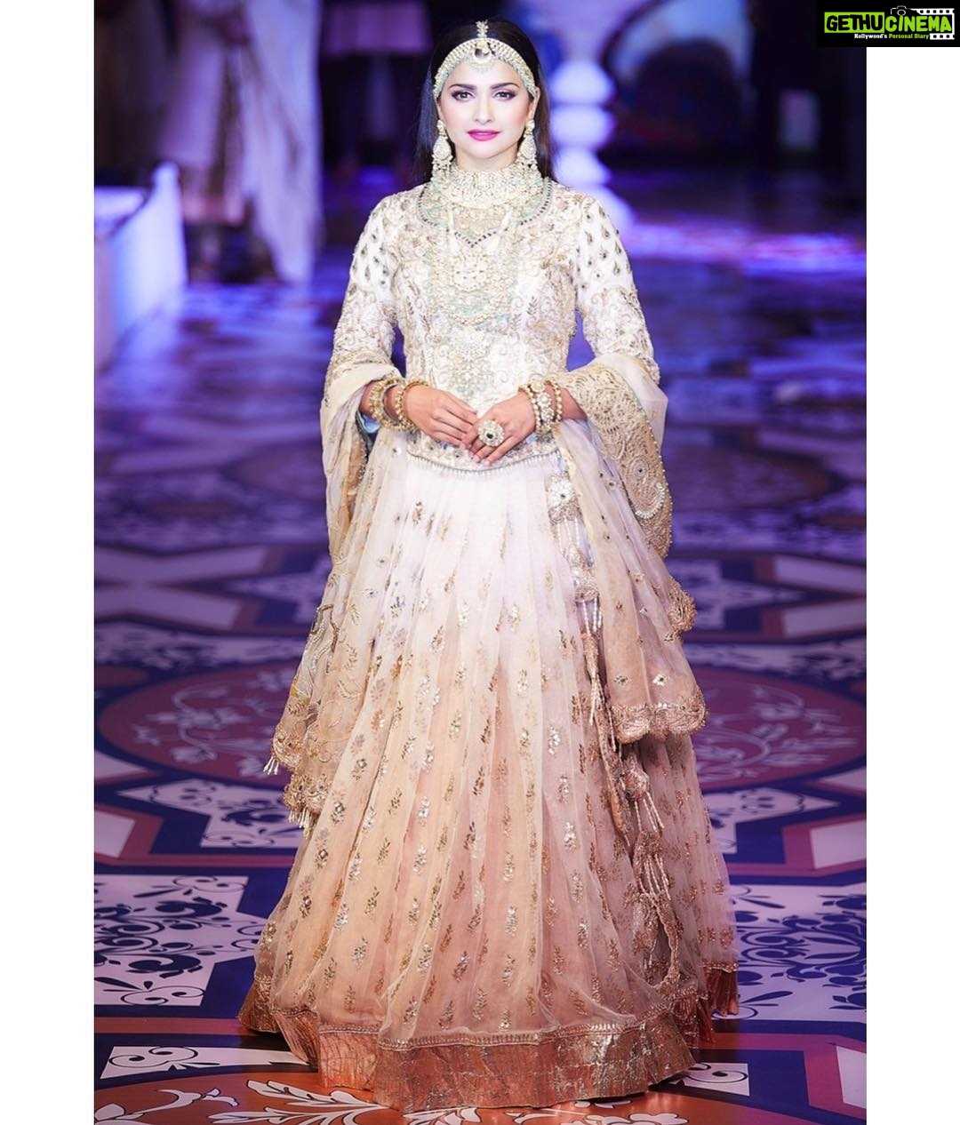 Prachi Deasi Instagram - Such a pleasure to have walked for @falodmohit & @shreegkchudiwalas at #JaipurCoutureShow β¨π Set with the backdrop of a #Royal theme , sure did make me feel like a #Princess π Do visit them before your #BigDay for the utmost #special outcome ! #kundanjewellery #elegant #designs #jewellery #beautiful #love #white #gold #lehenga #jaipur #jaipurjewellery #jaipurdiaries #fashion #ramp #pinkcity