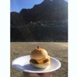 Prachi Deasi Instagram - Cool breeze, golden rays and a warm cheesy slider. Perfect way to start the day 🌤🏞🍔🐷 well at least some days #shoot #latergram #goldenrays #mountains #nature #morning #sliders #pigging Dubai, United Arab Emirates