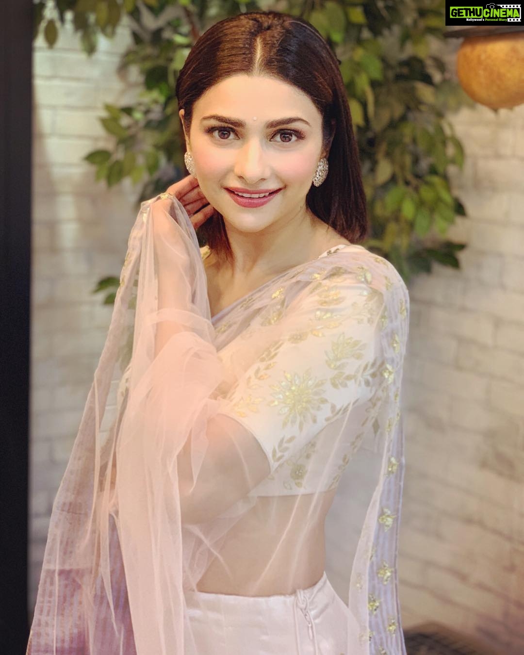 Prachi Deasi Instagram - Celebrated Diwali in this beautiful outfit by @devnaagri 🌟🥰 thank you for making my day shine #love #pastel #pink #gold #mauve #diwali #light #cantgetenough #shadesofpink