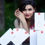 Prachi Deasi Instagram - Hey guys here’s the best giveaway ever! Follow @oneplus_india now to stand a chance to win the super #OnePlus6 and exciting accessories ❗️ Go follow repost and tag now ‼️