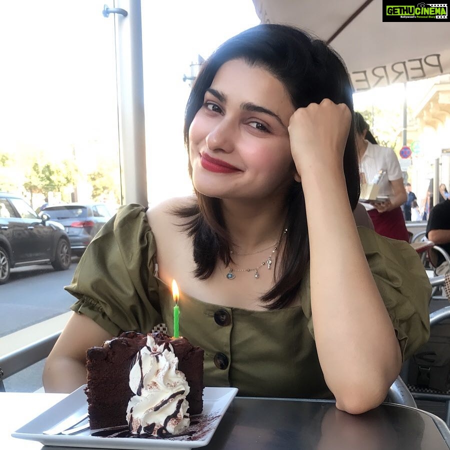 Prachi Deasi Instagram - 📸 & 🍰 by @makeupbymahekkbhutt 😘 Vienna, Austria