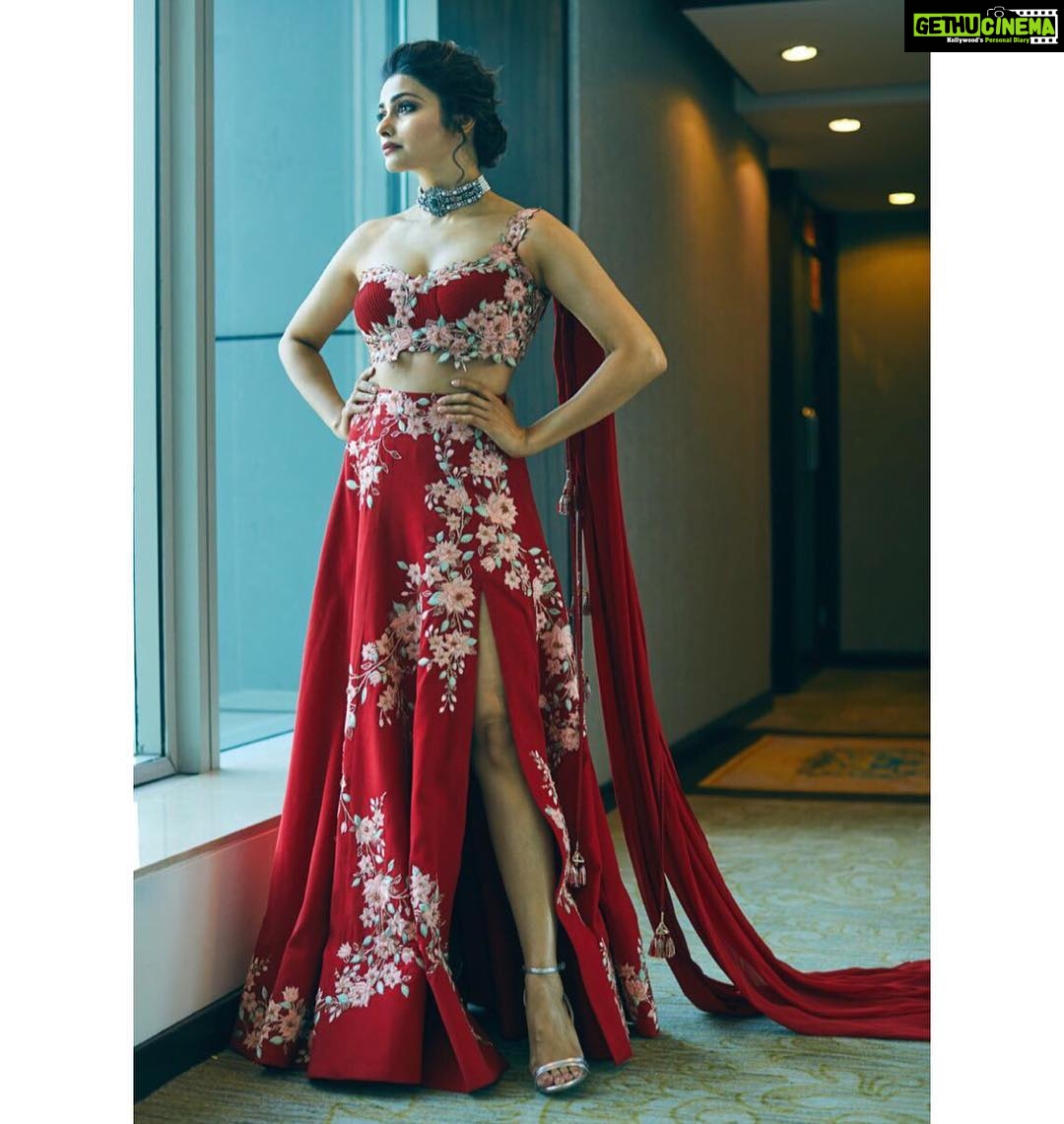 Prachi Deasi Instagram - So loved being the muse for @juliebyjulieshah 's latest collection ‘ABJINI’ at @lakmefashionwk ❣️ Beauty by @makeupbymahekkbhutt 🌹 Photographer @omkarchitnis Styling by @who_wore_what_when #LFWwf18 #5DaysofFashion #juliebyjulieshah #ethnicwear #red #lotus @instagladucame #lakmefashionweek #love #lakmefashionweek2018