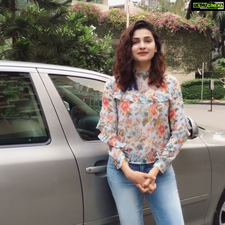 Prachi Deasi Instagram - Hi guys 🙋🏻 I'm here to talk about my first love, my Skoda! #Skoda has now come up with a new App which has many features including a service assistance feature where you can book a service appointment for your car 💁🏻♂️🚘 ! So, guys check out the Skoda app and upload a picture with your Skoda with the hash tag #MySkodaApp #SkodaTribe and tag @skodaindia