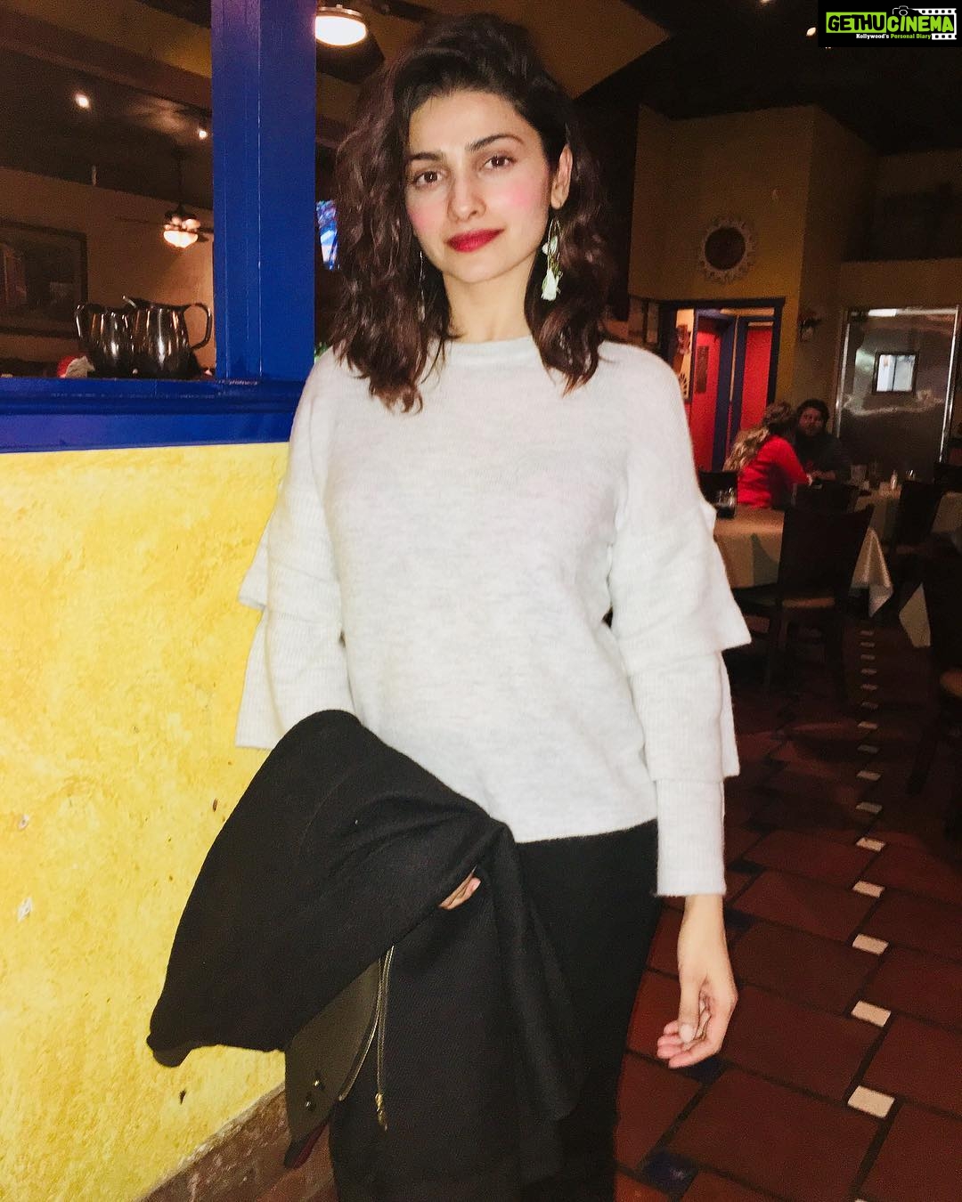 Prachi Deasi Instagram - Wait for a table ? No worries, lemme pose before the food monster turns me into a potato 🤤🥔