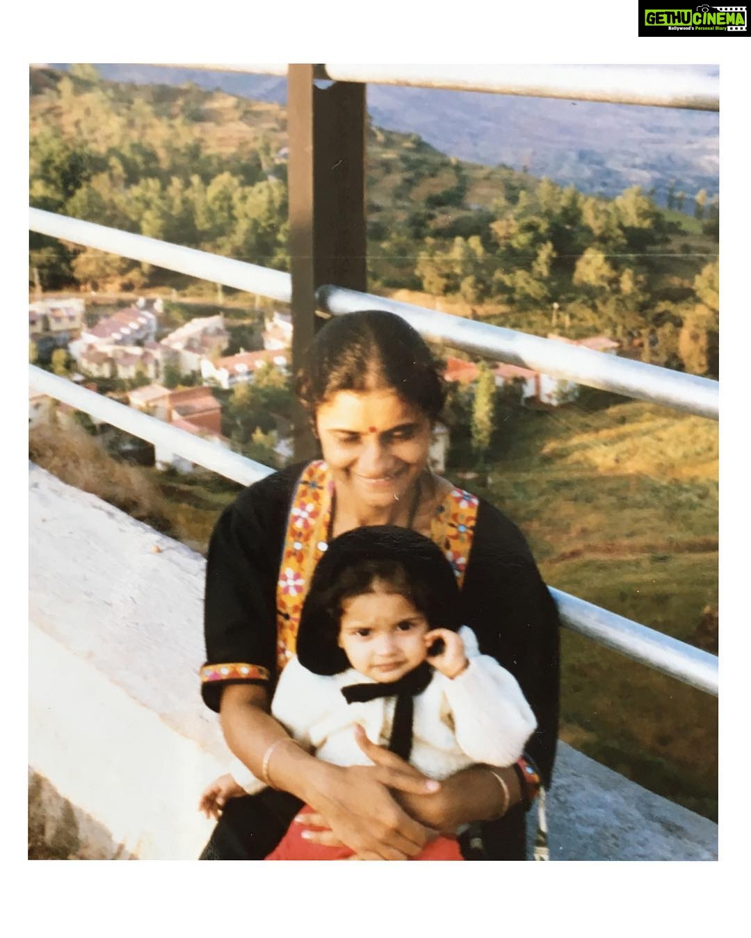 Prachi Deasi Instagram - 1 M #twitter family on mommyโs #Birthday ๐ ๐ฉโ๐งโ๐ง #HappyBirthday #mommy #love โฃ๏ธ