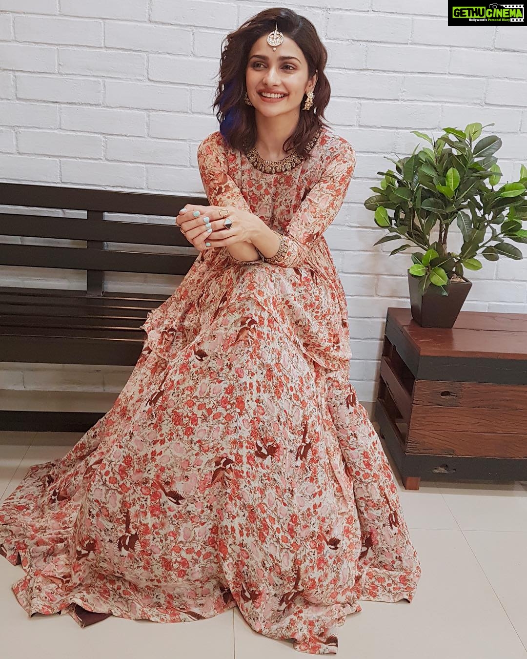 Prachi Deasi Instagram - Thank you for this #beautiful outfit @nourabydiptisawardekar so loved being in it❣️ #latergram #latepost & #HappyDiwali everyone 🌟 hope you all had a splendid #ecofriendly & #noisepollution free celebration ✨
