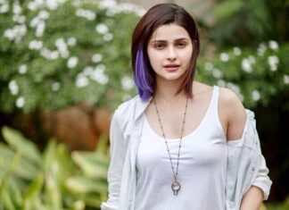 Prachi Deasi Instagram - They got Capes , I got Purple hair 👩🏻‍🎤😈 #KOSHA #purplelikeprachi #movie #love #purplehair #badass #knuckles #purple #fairytale #cinema #actor #actorslife #Picture taken by the awesome @gauravsawn 📸💥 @abhayrajkanwar @iamadvaita @karanrajkanwar @shaylinayak @latikajathar @sanamratansi @anushka_09