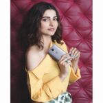 Prachi Deasi Instagram – To all my adorable fans, go to thetechy.com/contest & get a chance to win a One plus Phone Signed by me 😊💥 #Maythestarsbewithyou #Oneplus #Exhibitmagazine # Hottest10startsups17 #coverface
