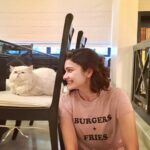 Prachi Deasi Instagram – #burgers + #fries 🍔+🍟 Yes please #sundayvibes