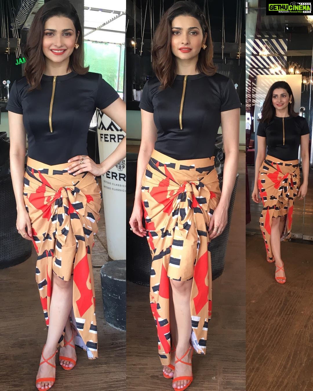 Prachi Deasi Instagram - For the taping of 'Thank God its Friday' 💥 #zoom #aboutyesterday Styled by my supergirl @sanjanabatra .. Wearing @masabagupta label ❤️👯
