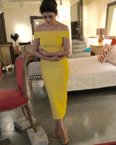 Prachi Deasi Instagram - Sneak peak from my cover shoot for #betterhomesandgardens 💛 🎶it was all #yellow🎶 #August issue #2016