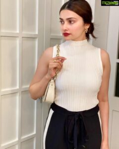 Prachi Desai Instagram - ♠️🤍♣️🦓 🖤🦓