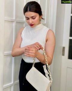 Prachi Desai Instagram - ♠️🤍♣️🦓 🖤🦓