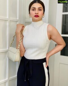 Prachi Desai Instagram - ♠️🤍♣️🦓 🖤🦓
