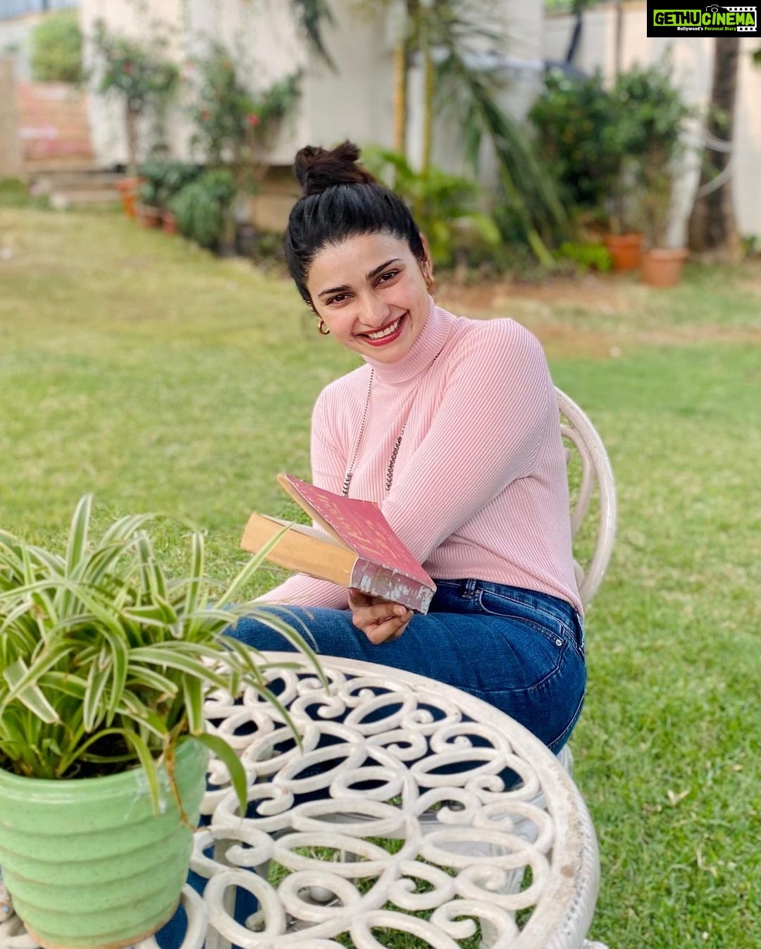 Prachi Deasi Instagram - Just casually flaunting my pretty personalised mask, by my bestie ๐ง๐ปโโ๏ธ๐ธ๐ฎ๐ @curiousbyjeenagupta @jeenagupta Go order yours now ๐ #mask #newnormal #outdoors #pd #curiousbyjeenagupta