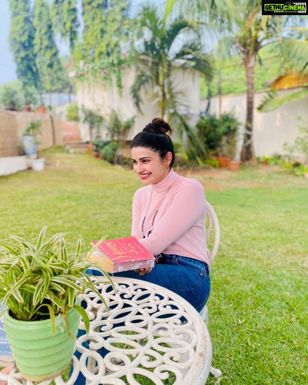 Prachi Deasi Instagram - Just casually flaunting my pretty personalised mask, by my bestie ๐ง๐ปโโ๏ธ๐ธ๐ฎ๐ @curiousbyjeenagupta @jeenagupta Go order yours now ๐ #mask #newnormal #outdoors #pd #curiousbyjeenagupta