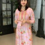 Prachi Deasi Instagram - Perhaps it’s a good hair day 😬 Perhaps ‘tis enough reason this season to simply dress up in beautiful #Florals 🌈🌸🌷 my forever favourite 💕 Anybody else obsessed with floral designs? 😀🤔