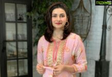 Prachi Deasi Instagram - Perhaps it’s a good hair day 😬 Perhaps ‘tis enough reason this season to simply dress up in beautiful #Florals 🌈🌸🌷 my forever favourite 💕 Anybody else obsessed with floral designs? 😀🤔