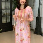 Prachi Deasi Instagram - Perhaps it’s a good hair day 😬 Perhaps ‘tis enough reason this season to simply dress up in beautiful #Florals 🌈🌸🌷 my forever favourite 💕 Anybody else obsessed with floral designs? 😀🤔